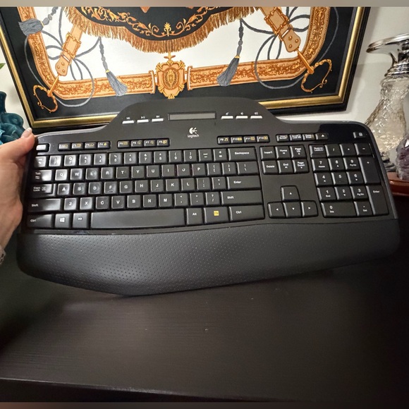 Logitech Wireless Keyboard & Mouse - Picture 3 of 5